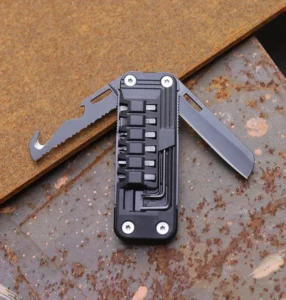 Multitool pliant 12-en-1 – Compact, robuste et indispensable