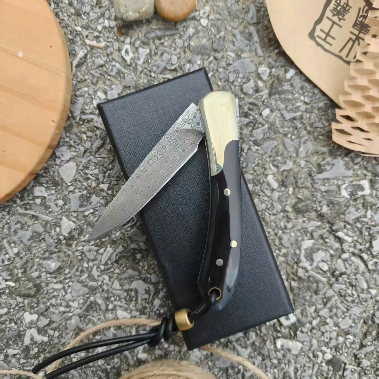 Couteau pliant Damas VG10 EDC – Manche corne de buffle – Image 3