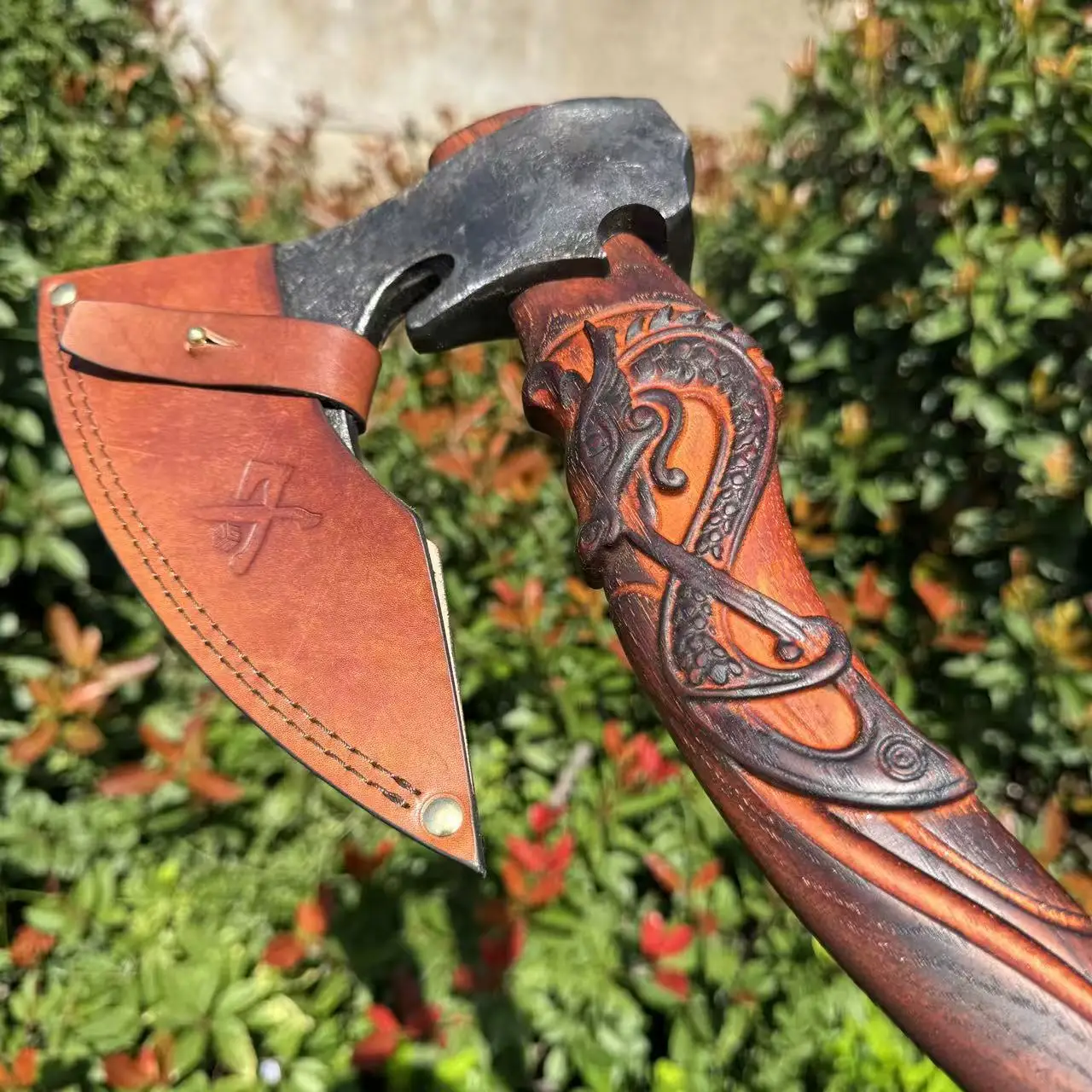 Hachette nordique acier 65Mn manche noyer – Outdoor – Image 2