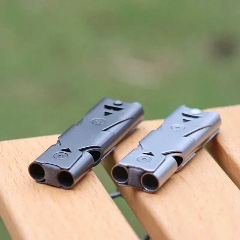 Sifflet de survie acier 150 dB – Randonnée – Image 3