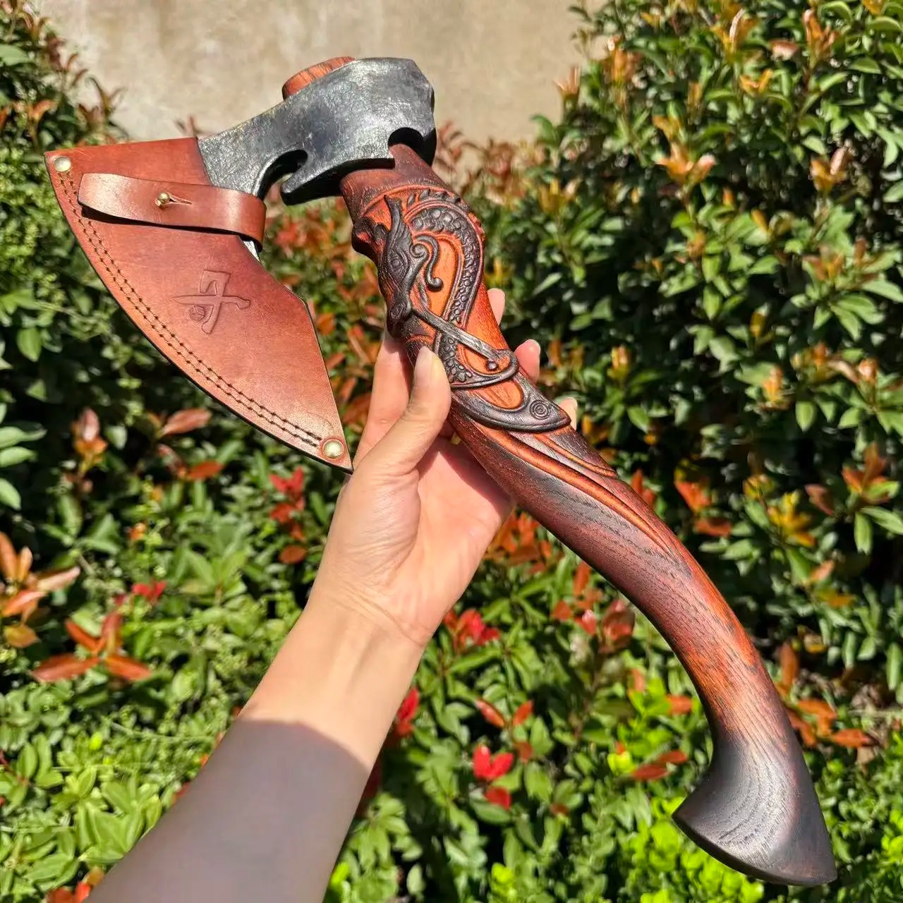 Hachette nordique acier 65Mn manche noyer – Outdoor – Image 5