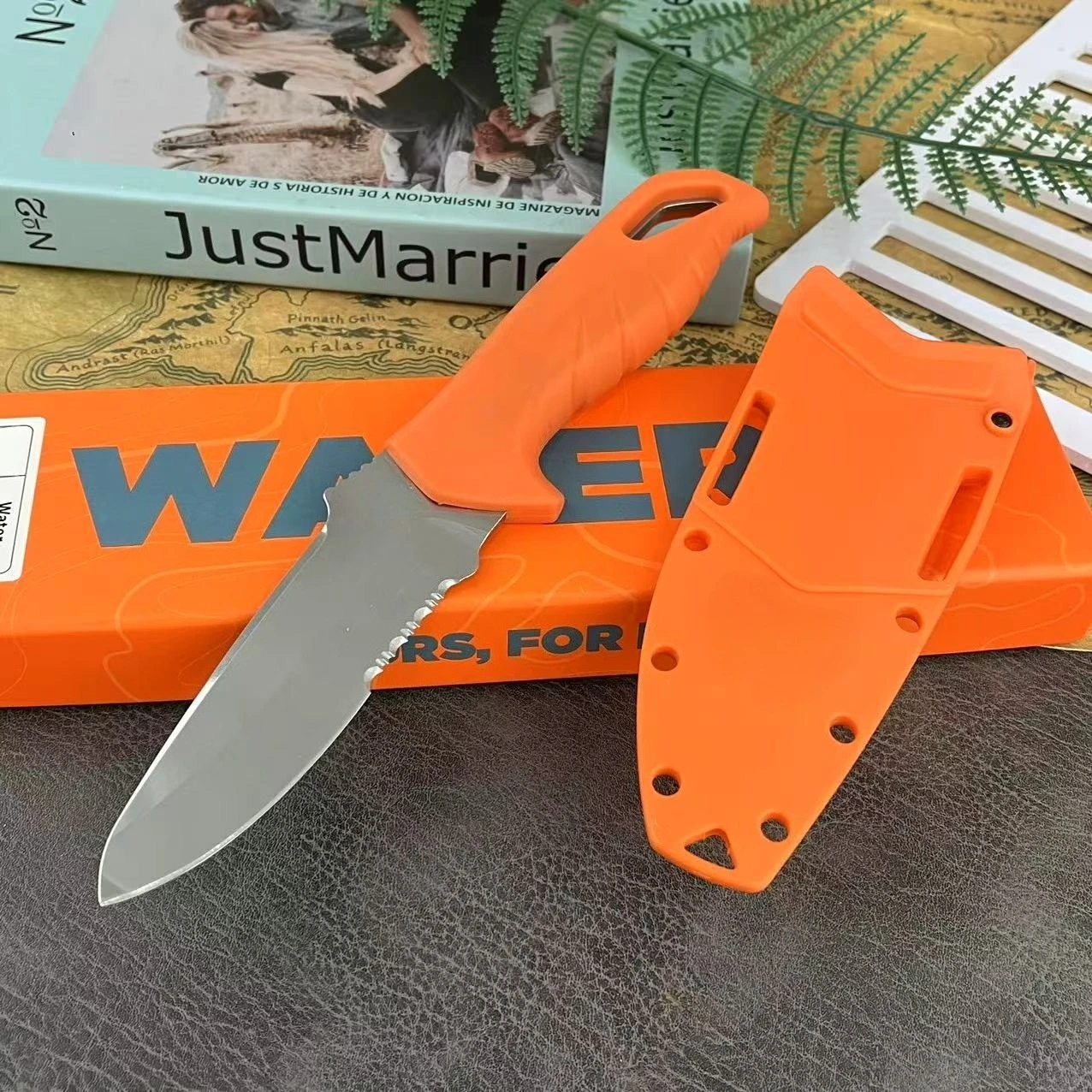 Couteau de Survie D2 – Robustesse et Haute Visibilité