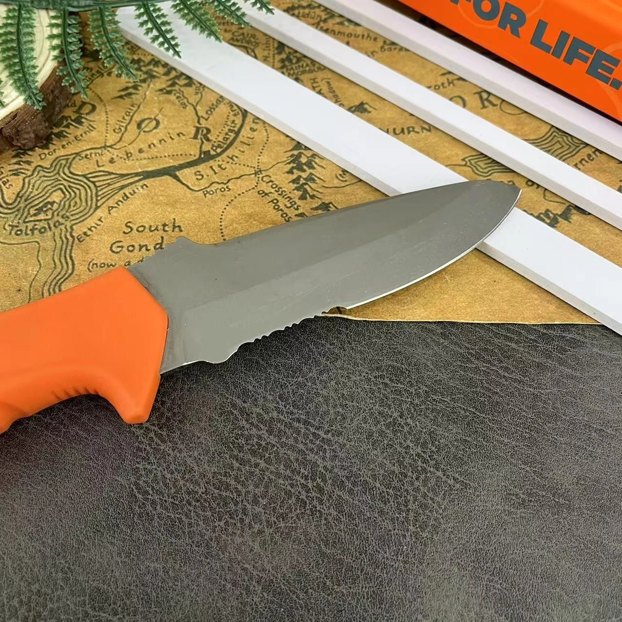 Couteau de Survie D2 – Robustesse et Haute Visibilité – Image 3